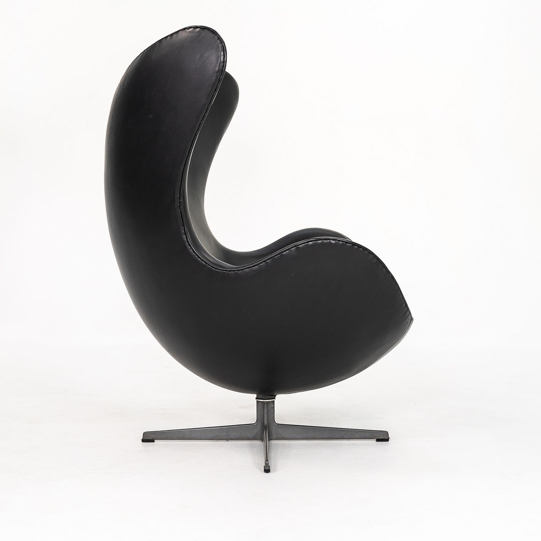 1960s Egg Lounge Chair, Model 3316 by Arne Jacobsen for Fritz Hansen in Re-done Black Leather