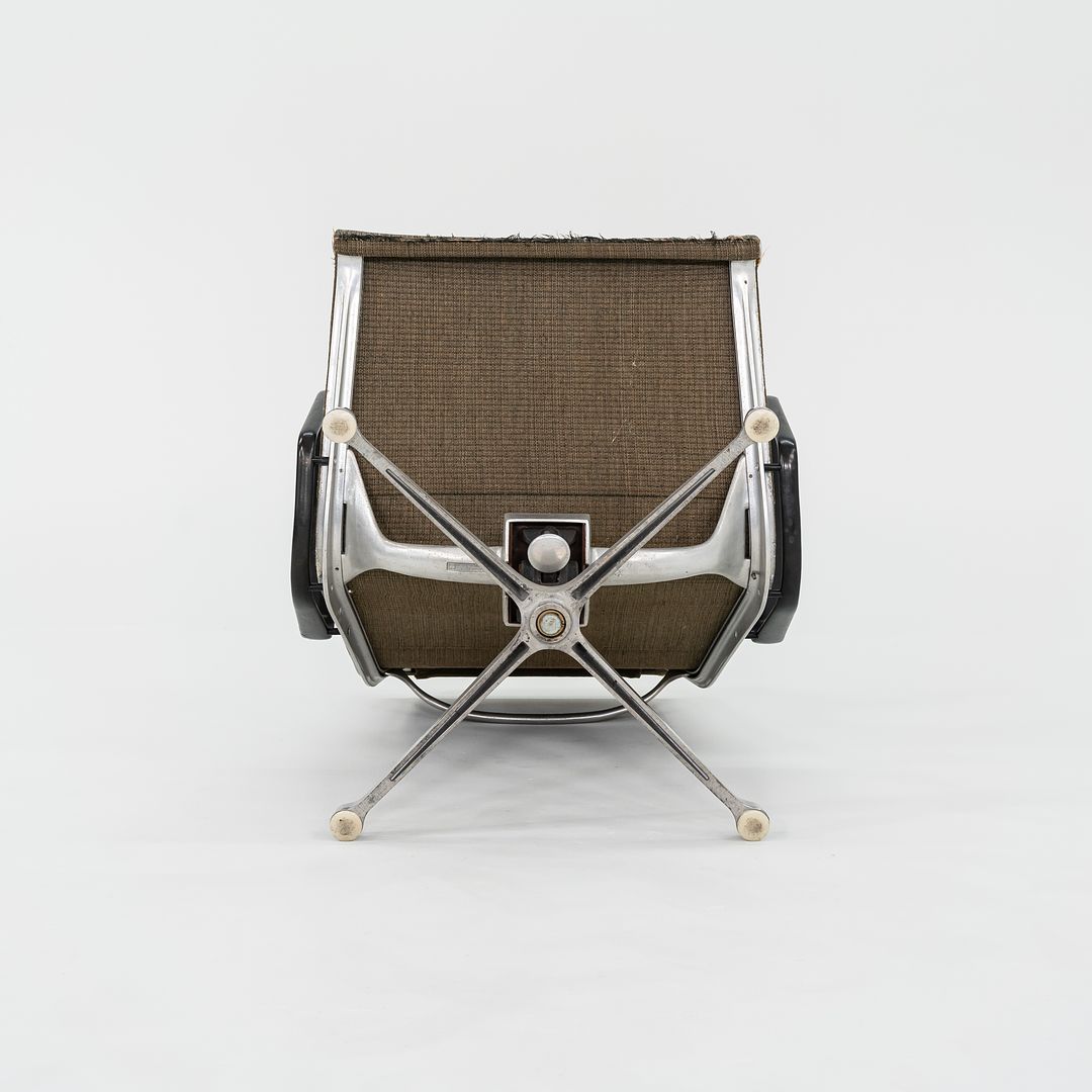 1958 Aluminum Group Lounge Chair, Model 682 by Ray and Charles Eames for Herman Miller in Rare Ratan Fabric