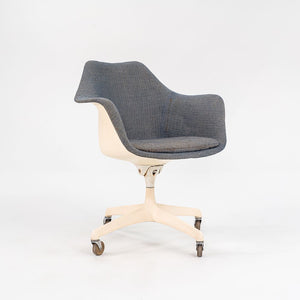 1960s Executive Desk Chair, Model 150UDS by Eero Saarinen for Knoll in Fiberglass, Aluminum, and Blue Fabric, 6x Available