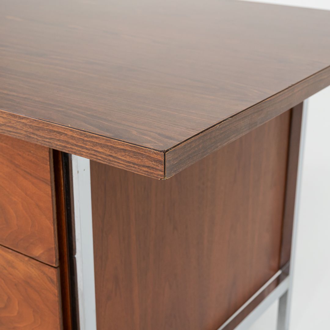 1960s Florence Knoll Executive Desk in Walnut and Chrome