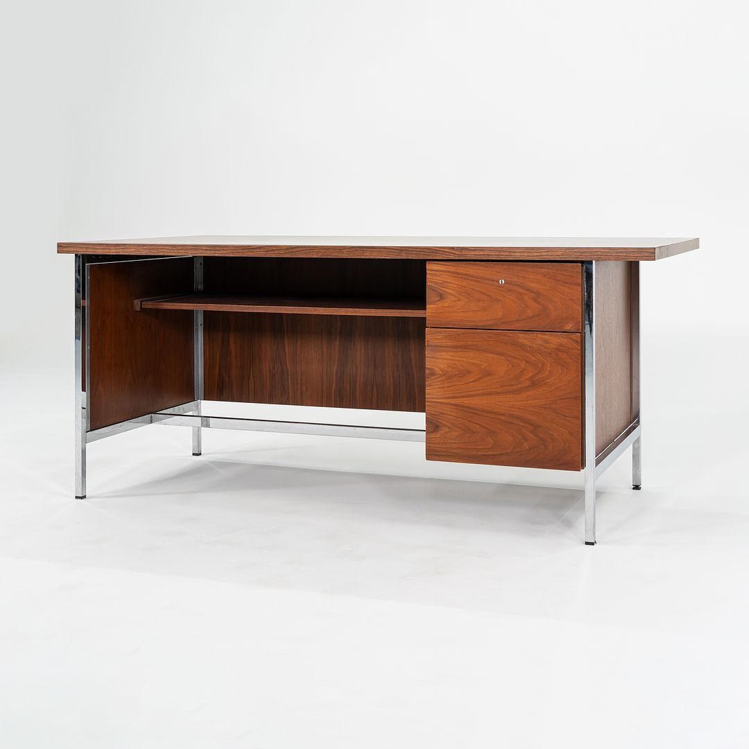 1960s Florence Knoll Executive Desk in Walnut and Chrome