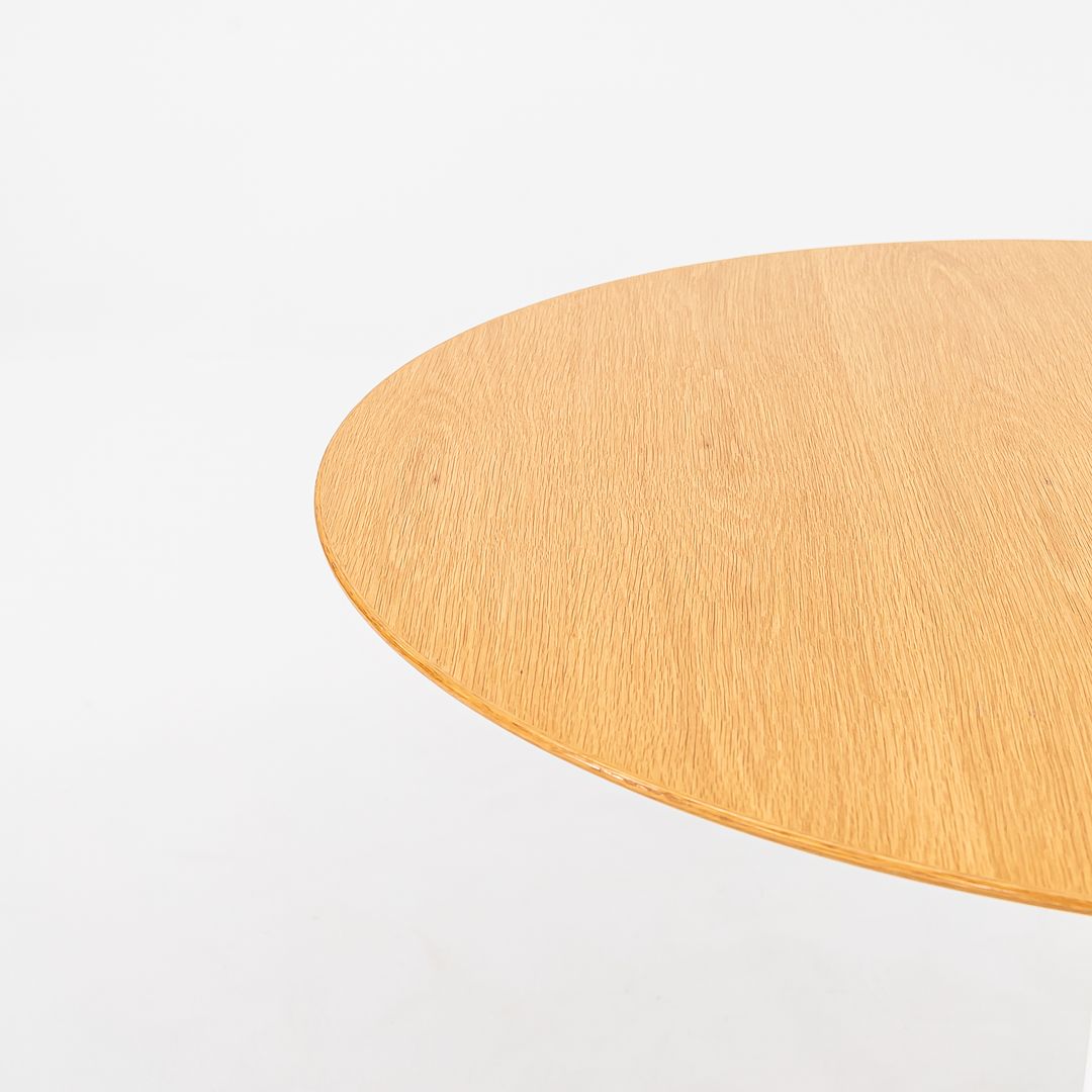 2009 Tulip Dining Table, Model 173O by Eero Saarinen for Knoll in White with Light Oak 42 inch Top