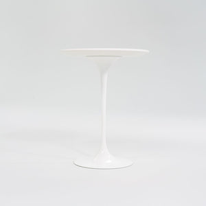 SOLD 2008 Pedestal Round Side Table, Model 16OTR by Eero Saarinen for Knoll Aluminum, Laminate, Powdercoat, Fiberboard