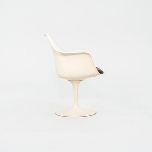 1960s Saarinen Pedestal Tulip Armchair, Model 150 US by Eero Saarinen for Knoll Aluminum, Fiberglass, Powdercoat, Fabric