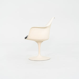 1960s Saarinen Pedestal Tulip Armchair, Model 150 US by Eero Saarinen for Knoll Aluminum, Fiberglass, Powdercoat, Fabric