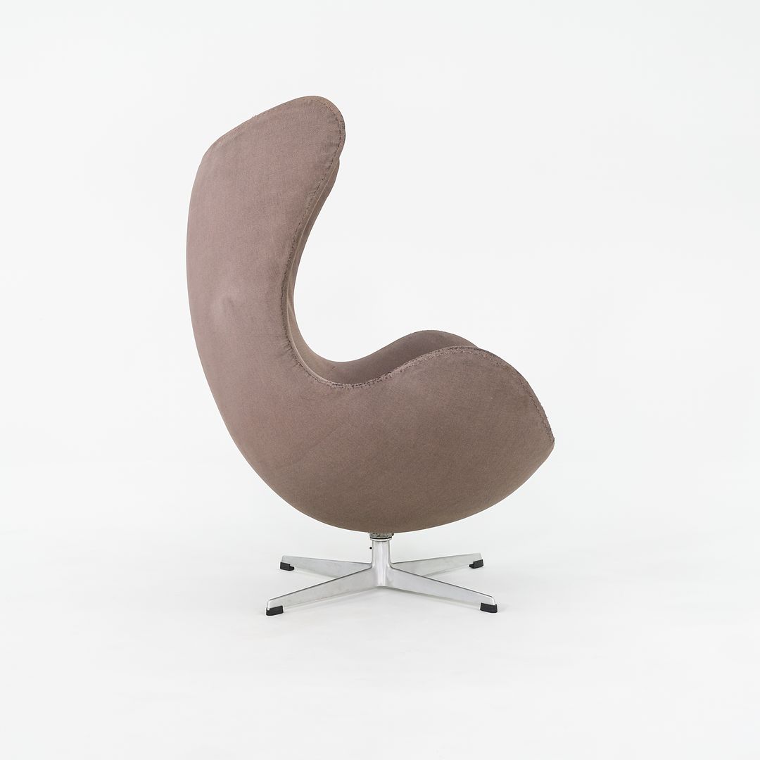 1964 Egg Lounge Chair and Ottoman, Model 3316 by Arne Jacobsen for Fritz Hansen in Fabric