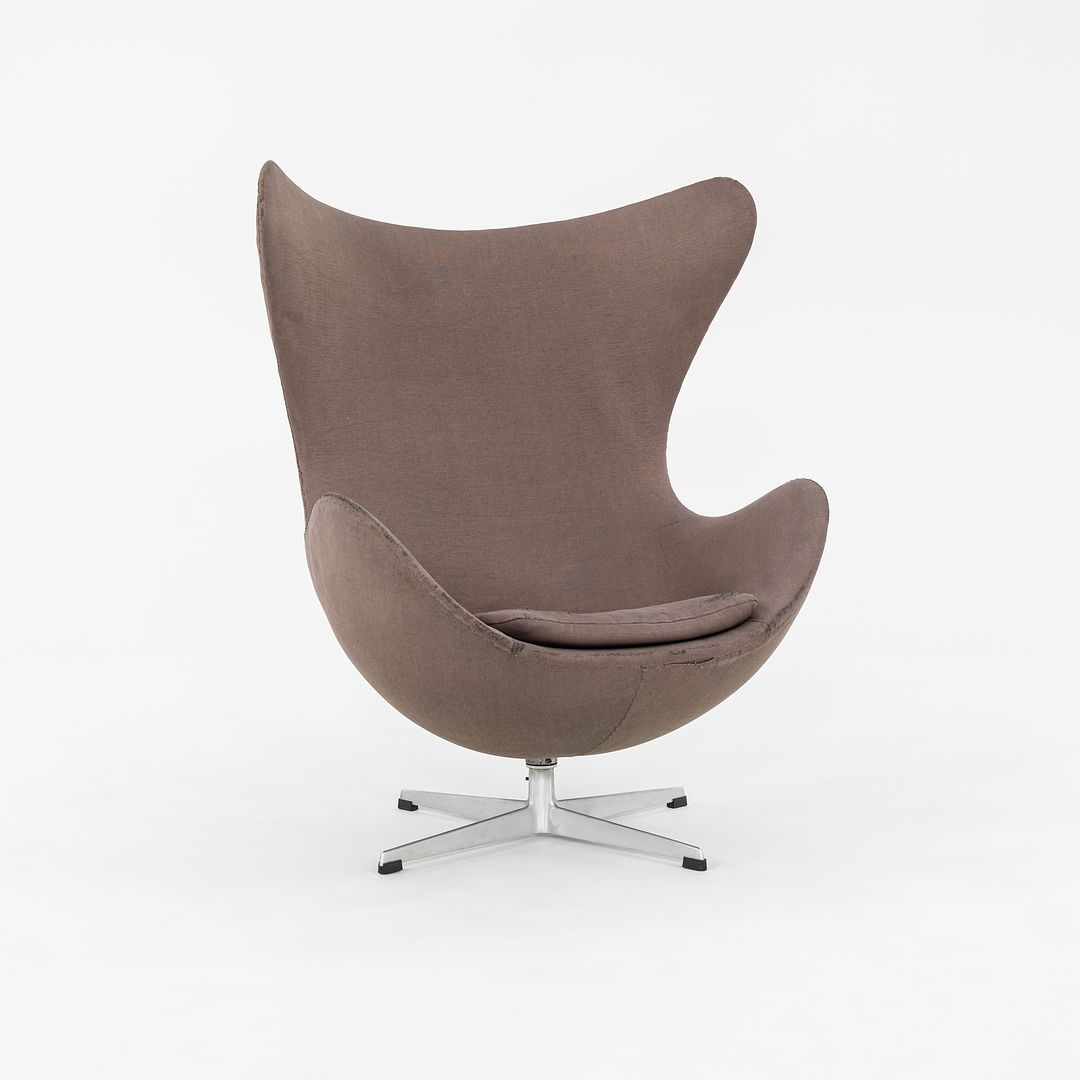 1964 Egg Lounge Chair and Ottoman, Model 3316 by Arne Jacobsen for Fritz Hansen in Fabric