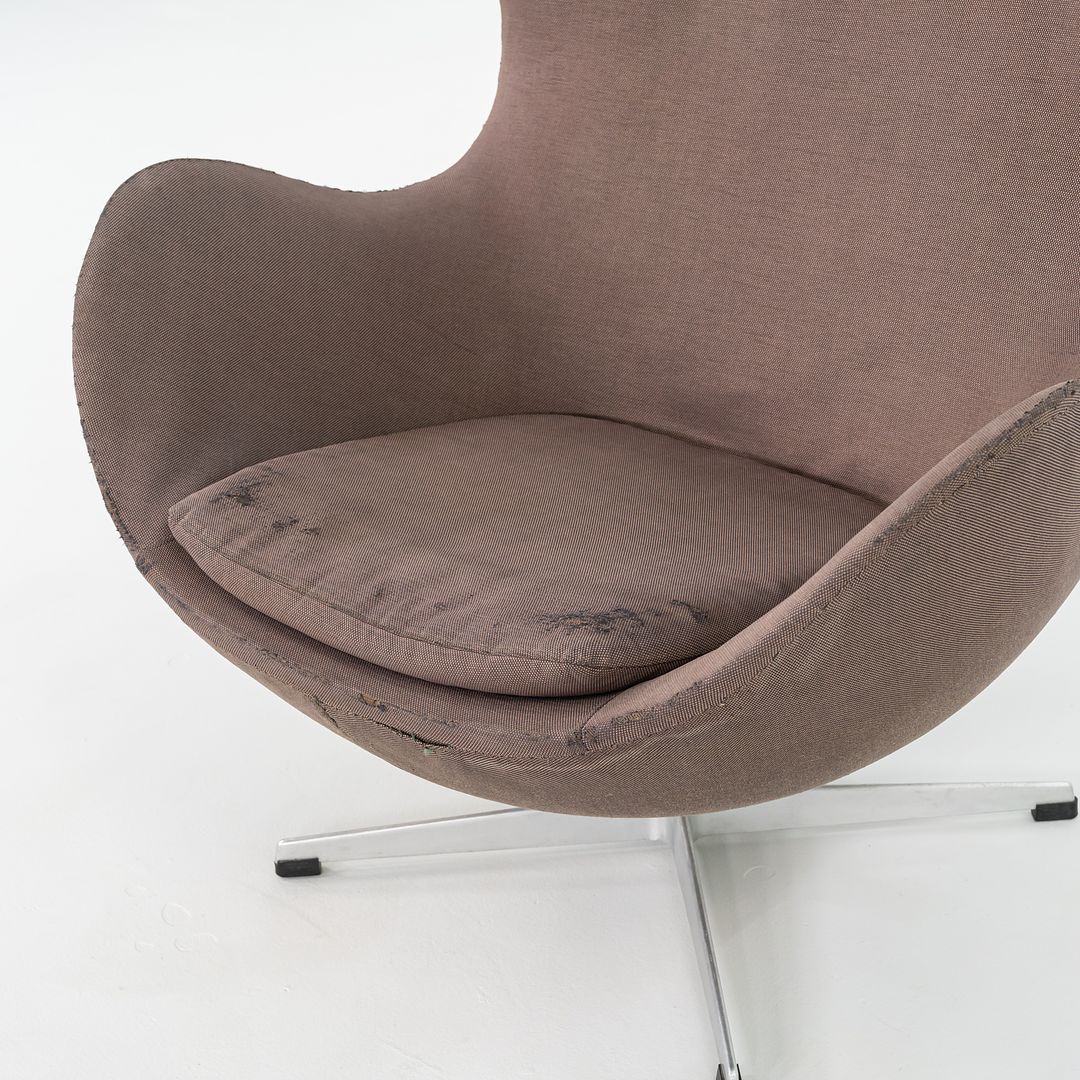 1964 Egg Lounge Chair and Ottoman, Model 3316 by Arne Jacobsen for Fritz Hansen in Fabric