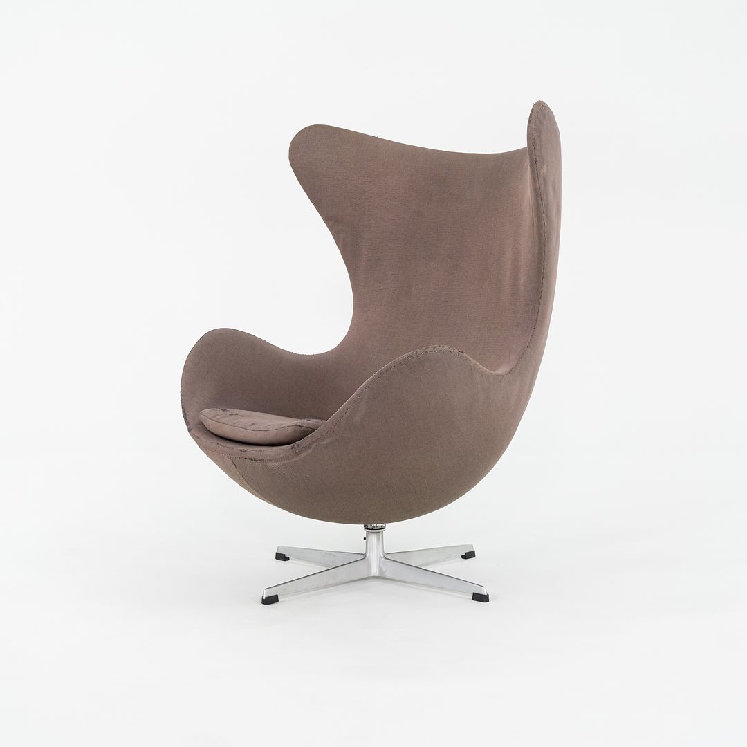 1964 Egg Lounge Chair and Ottoman, Model 3316 by Arne Jacobsen for Fritz Hansen in Fabric