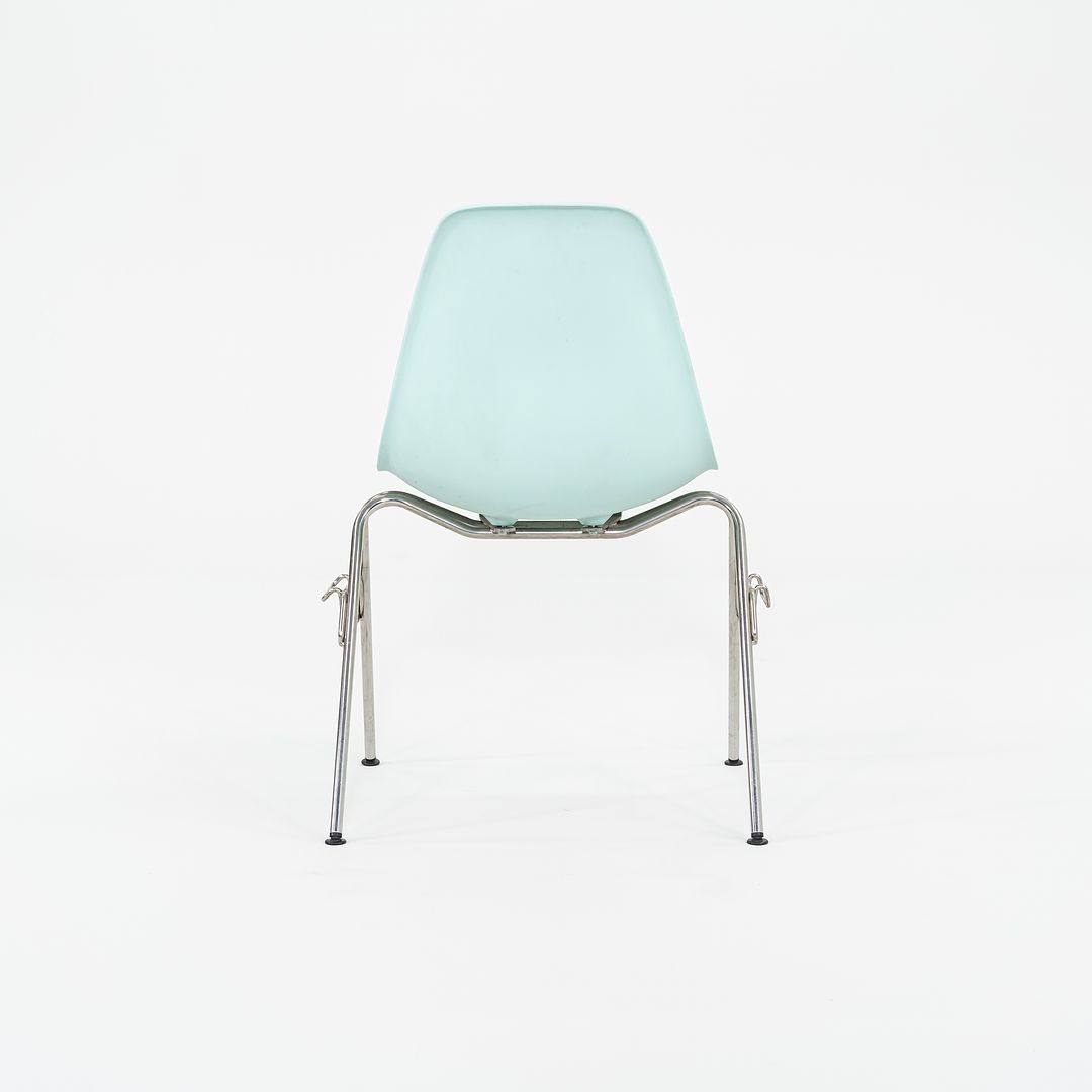 2015 Herman Miller Eames Stacking Plastic Side / Dining Shells Chairs in Blue 14x Available