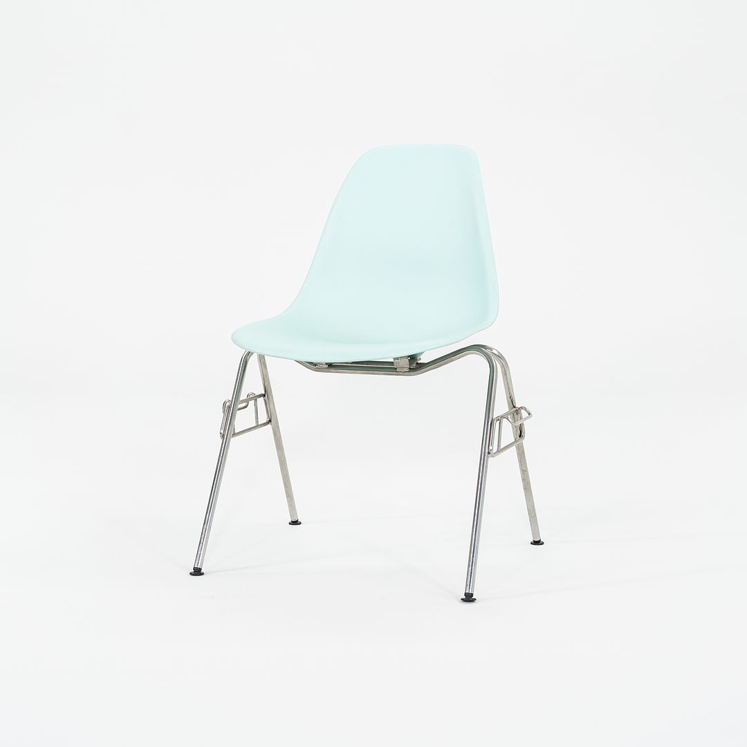 2015 Herman Miller Eames Stacking Plastic Side / Dining Shells Chairs in Blue 14x Available