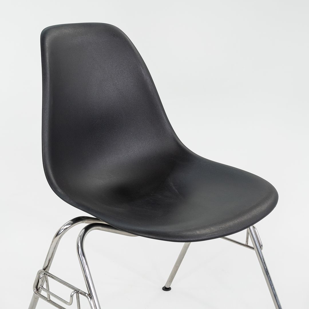 2015 Herman Miller Stacking Eames Plastic Side Shell Dining Chairs in Black 8x Available