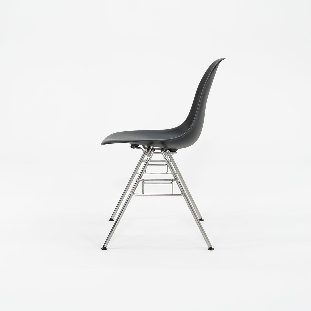 2015 Herman Miller Stacking Eames Plastic Side Shell Dining Chairs in Black 8x Available