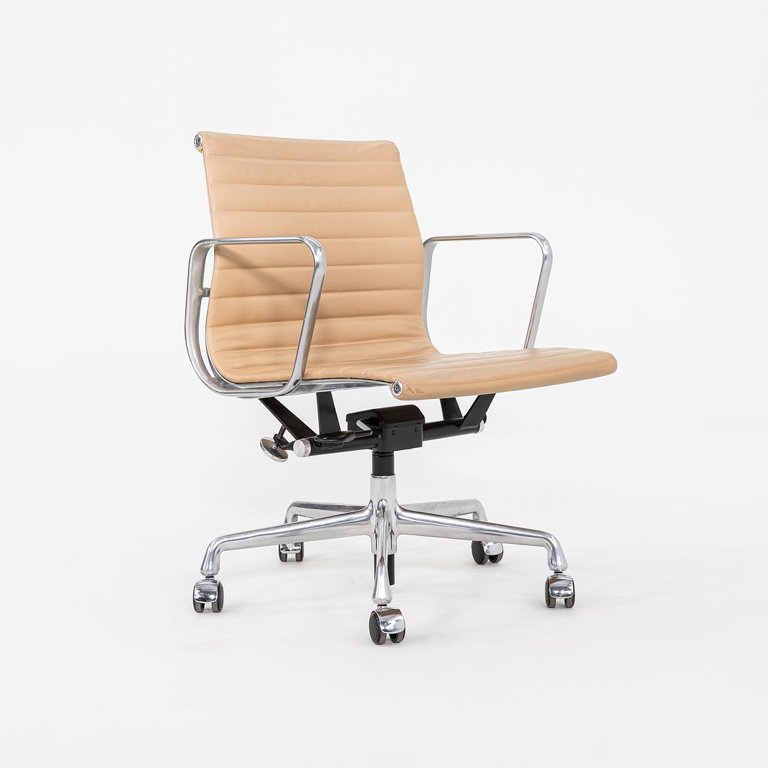 2014 Herman Miller Eames Aluminum Group Management Desk Chairs in Beige Leather with Pneumatic Base 12+ Available