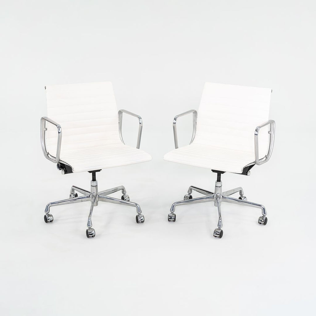 2022 Eames Aluminum Group Management Desk Chair in White Sequel Upholstery 10x Available