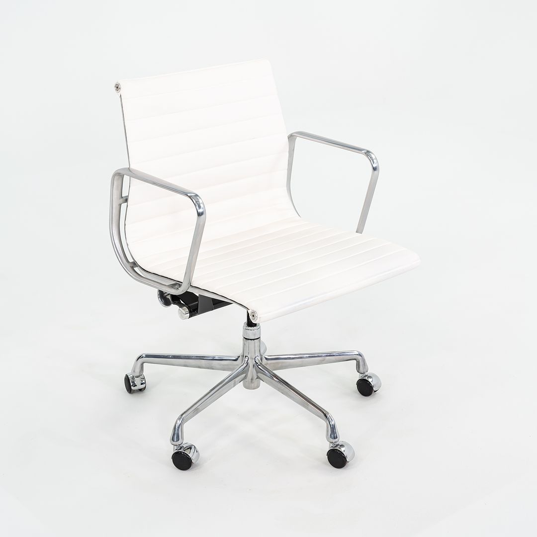 2022 Eames Aluminum Group Management Desk Chair in White Sequel Upholstery 10x Available