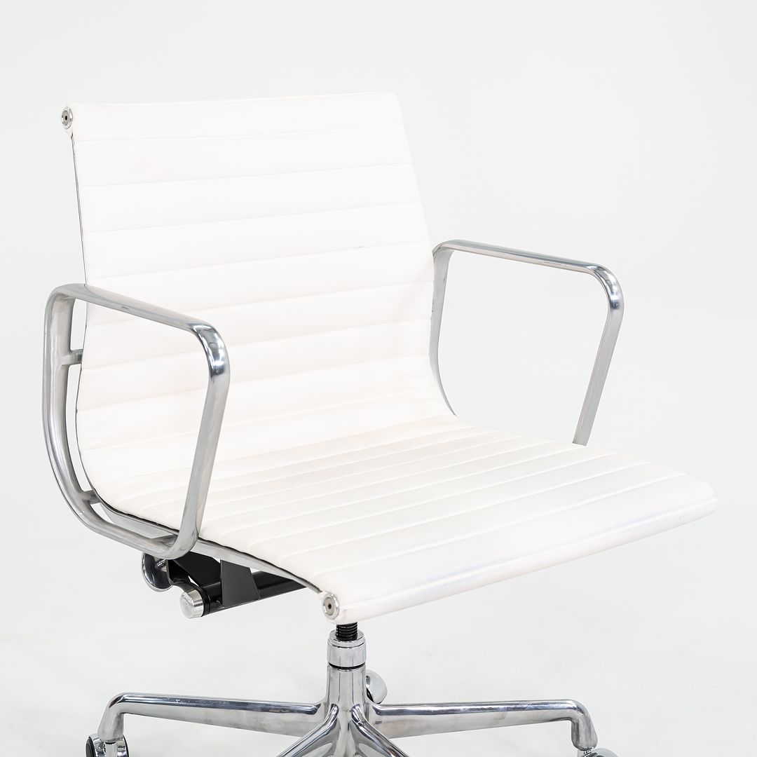 2022 Eames Aluminum Group Management Desk Chair in White Sequel Upholstery 10x Available