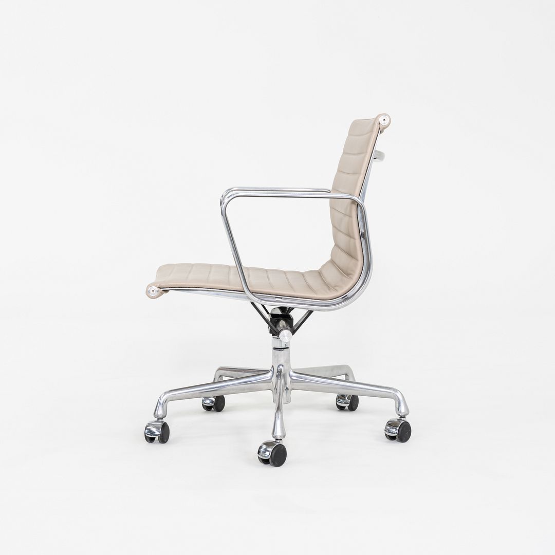 2012 Herman Miller Eames Aluminum Group Management Desk Chair in Off-White Leather 2x Available