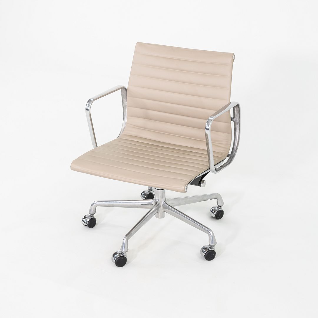 2012 Herman Miller Eames Aluminum Group Management Desk Chair in Off-White Leather 2x Available