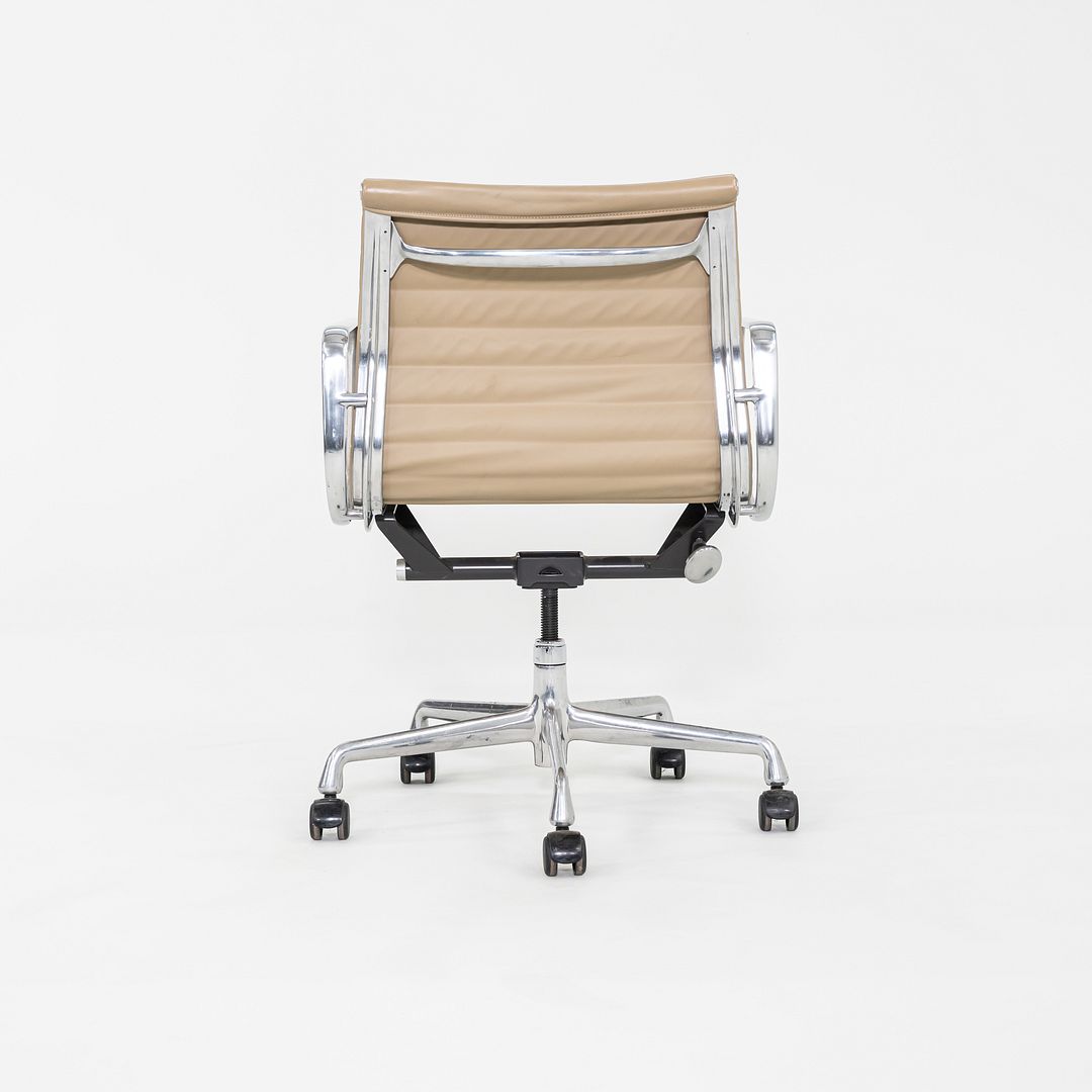 2007 Herman Miller Eames Aluminum Group Management Desk Chairs in Beige Leather 2x Available