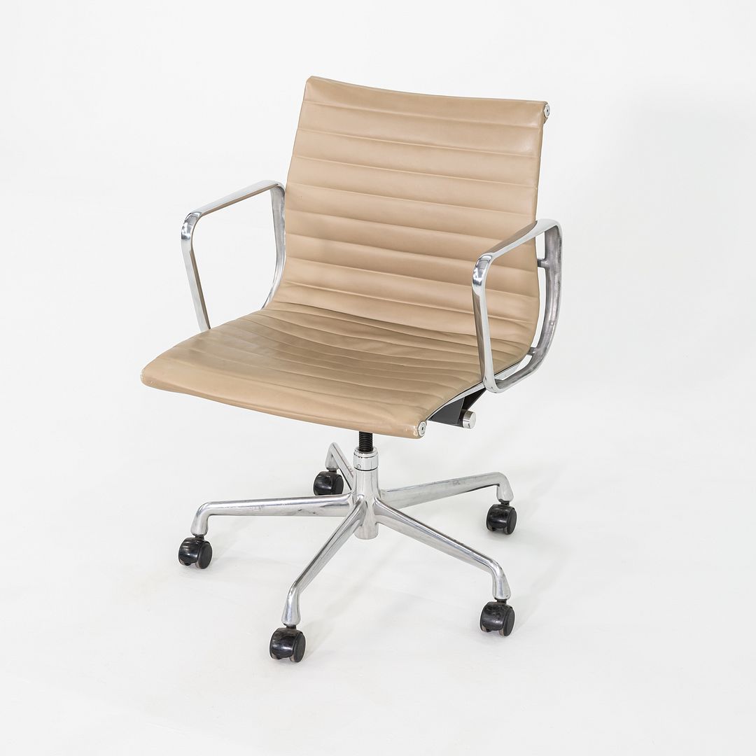 2007 Herman Miller Eames Aluminum Group Management Desk Chairs in Beige Leather 2x Available