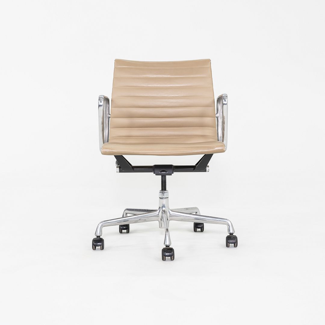 2007 Herman Miller Eames Aluminum Group Management Desk Chairs in Beige Leather 2x Available