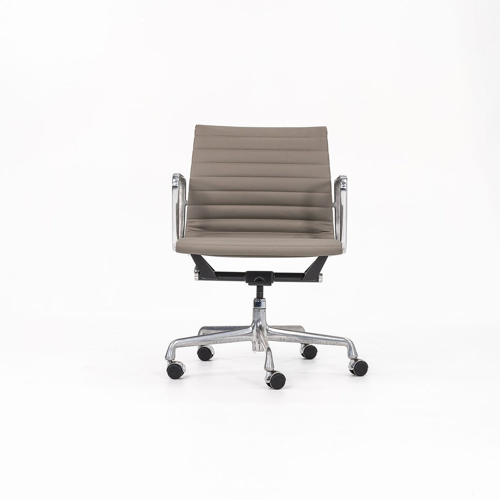 2010s Herman Miller Eames Aluminum Group Management Desk Chair in Greige leather