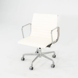 2010s Herman Miller Eames Aluminum Management Desk Chair in Cream Leather