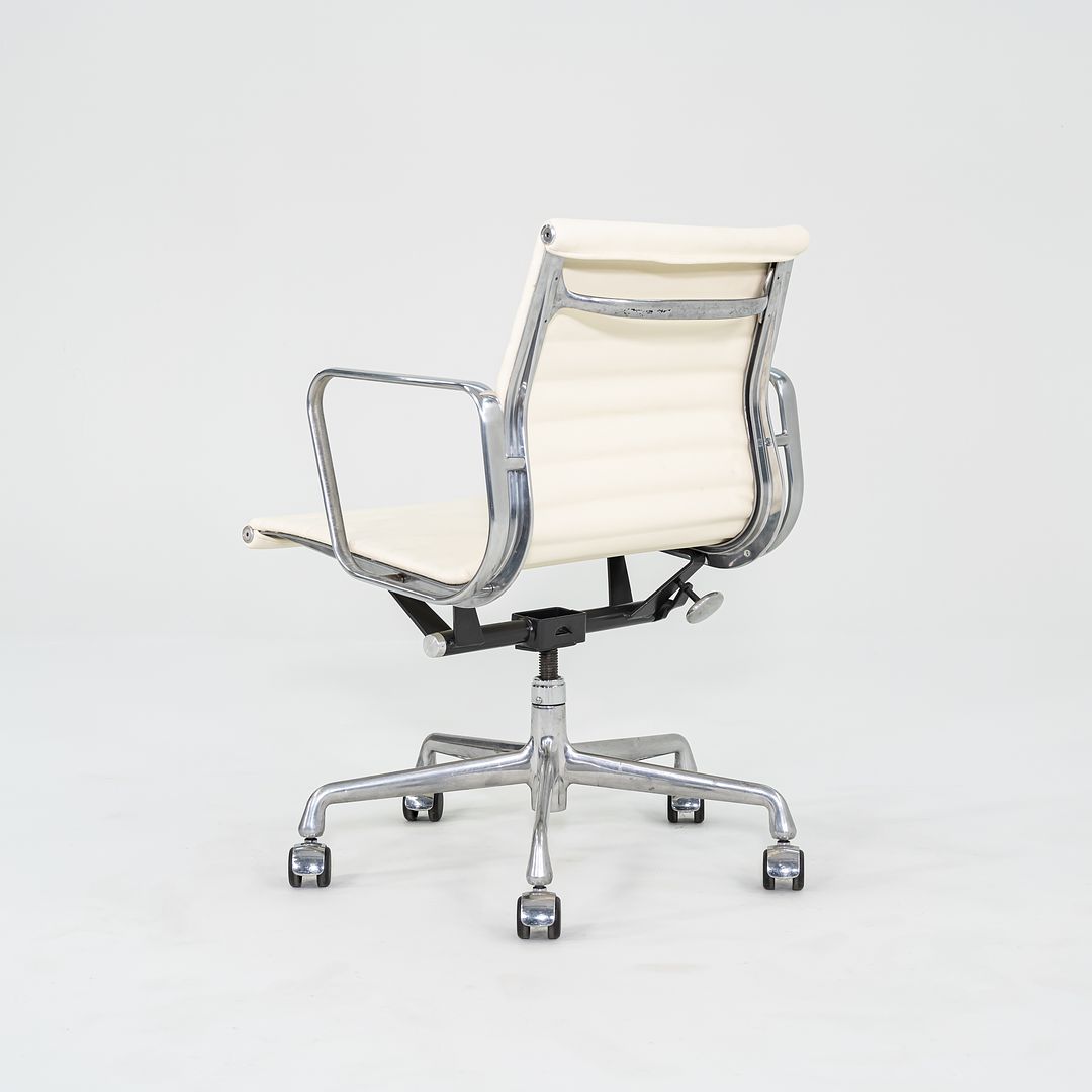 2010s Herman Miller Eames Aluminum Management Desk Chair in Cream Leather