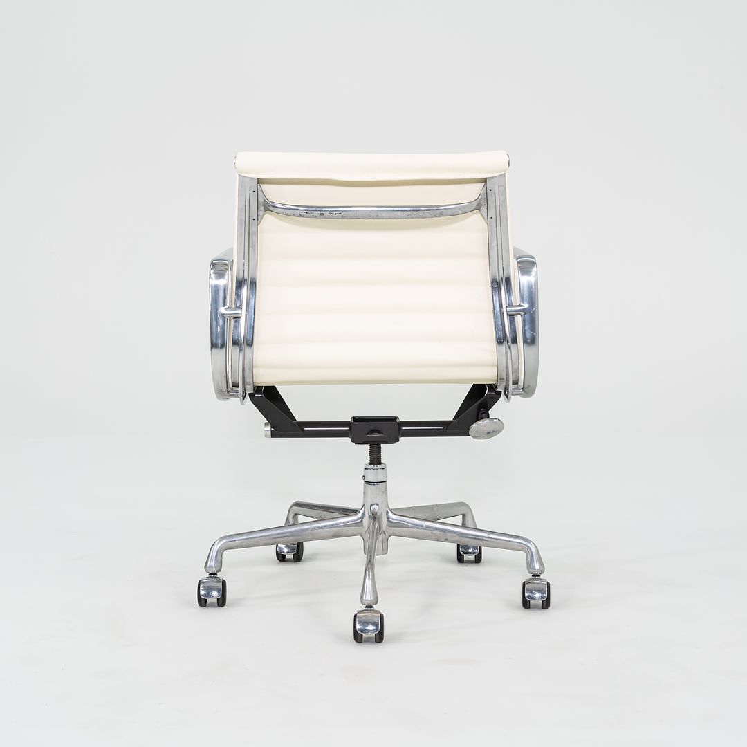 2010s Herman Miller Eames Aluminum Management Desk Chair in Cream Leather