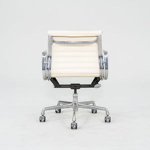 2010s Herman Miller Eames Aluminum Management Desk Chair in Cream Leather