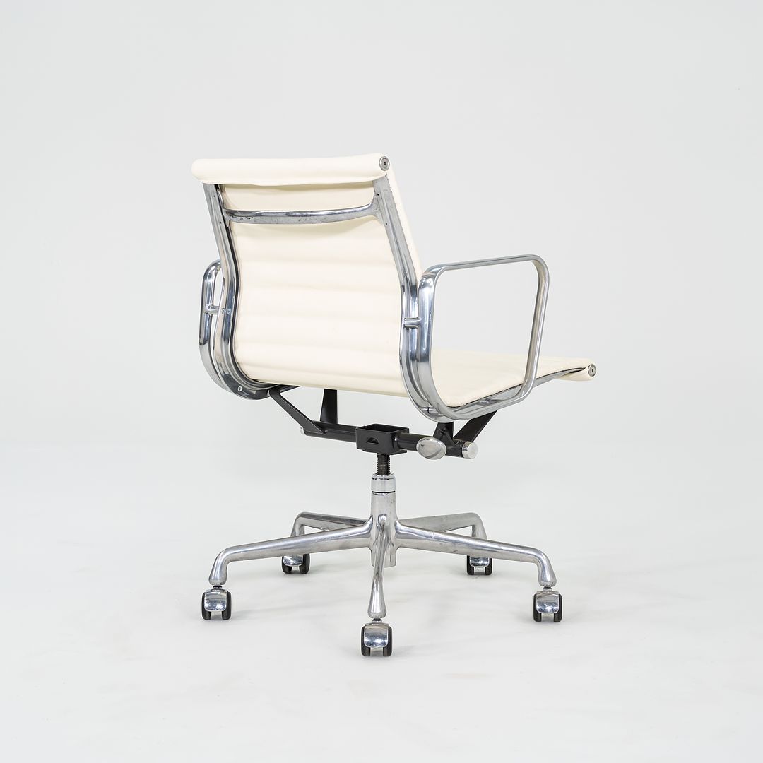 2010s Herman Miller Eames Aluminum Management Desk Chair in Cream Leather