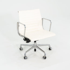 2010s Herman Miller Eames Aluminum Group Management Desk Chair in Cream Naugahyde