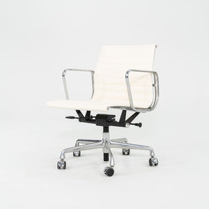 2010s Herman Miller Eames Aluminum Group Management Desk Chair in Cream Naugahyde