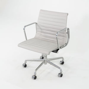 2010s Herman Miller Eames Aluminum Group Management Desk Chair in Grey Leather