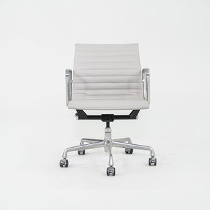 2010s Herman Miller Eames Aluminum Group Management Desk Chair in Grey Leather