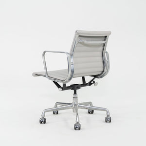 2010s Herman Miller Eames Aluminum Group Management Desk Chair in Grey Leather