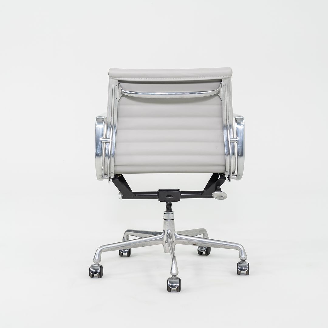 2010s Herman Miller Eames Aluminum Group Management Desk Chair in Grey Leather