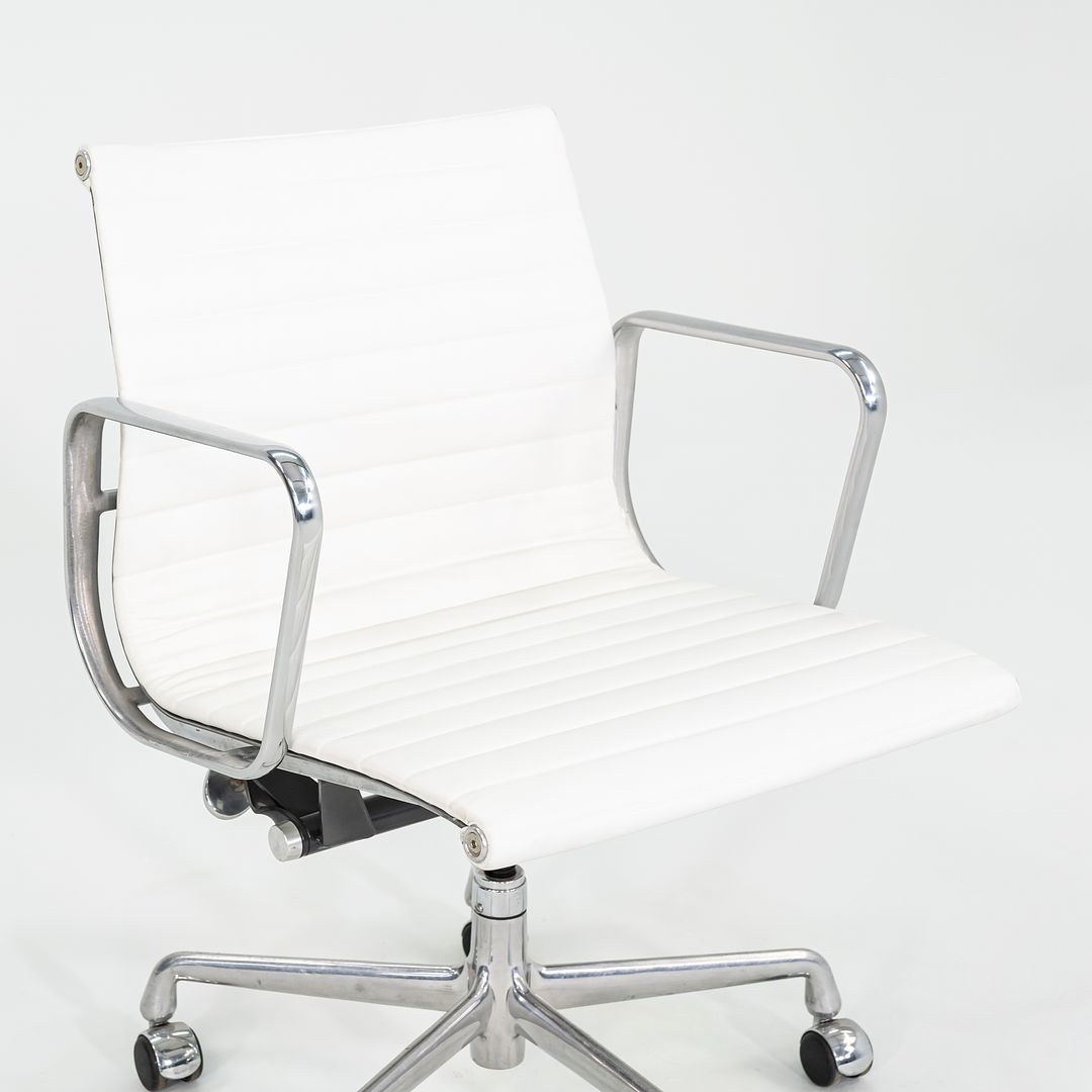 2010s Herman Miller Eames Aluminum Management Desk Chair in Light White Naugahyde