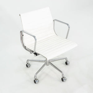 2010s Herman Miller Eames Aluminum Management Desk Chair in Light White Naugahyde