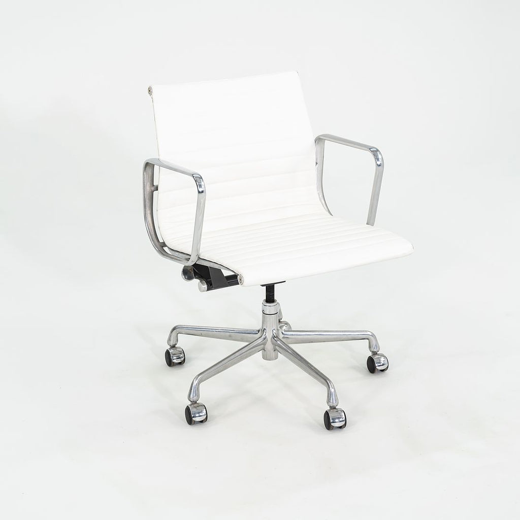 2010s Herman Miller Eames Aluminum Management Desk Chair in Light White Naugahyde