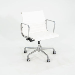 2010s Herman Miller Eames Aluminum Management Desk Chair in Light White Naugahyde