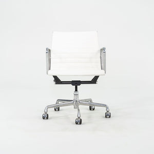 2010s Herman Miller Eames Aluminum Management Desk Chair in Light White Naugahyde