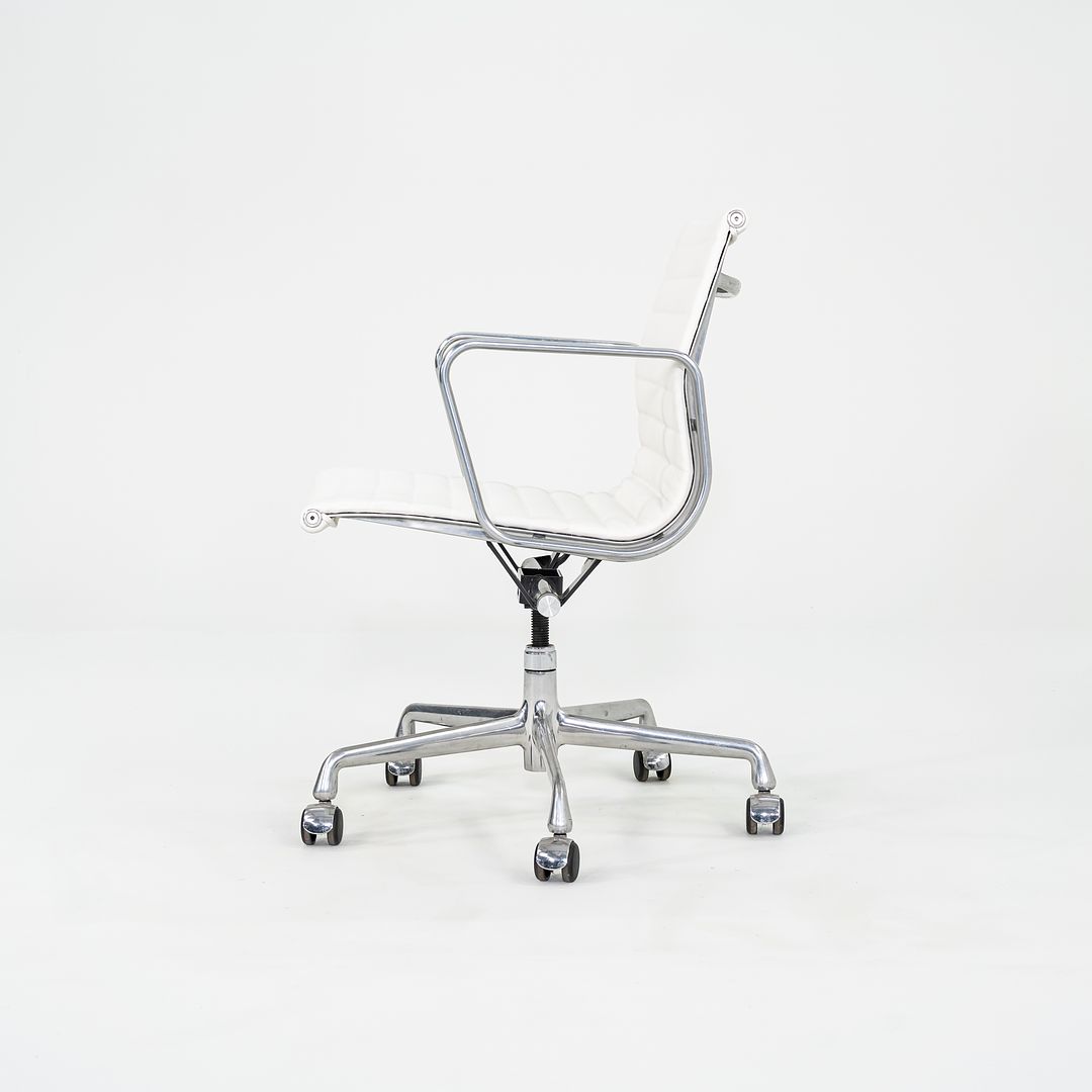 2010s Herman Miller Eames Aluminum Management Desk Chair in Light White Naugahyde