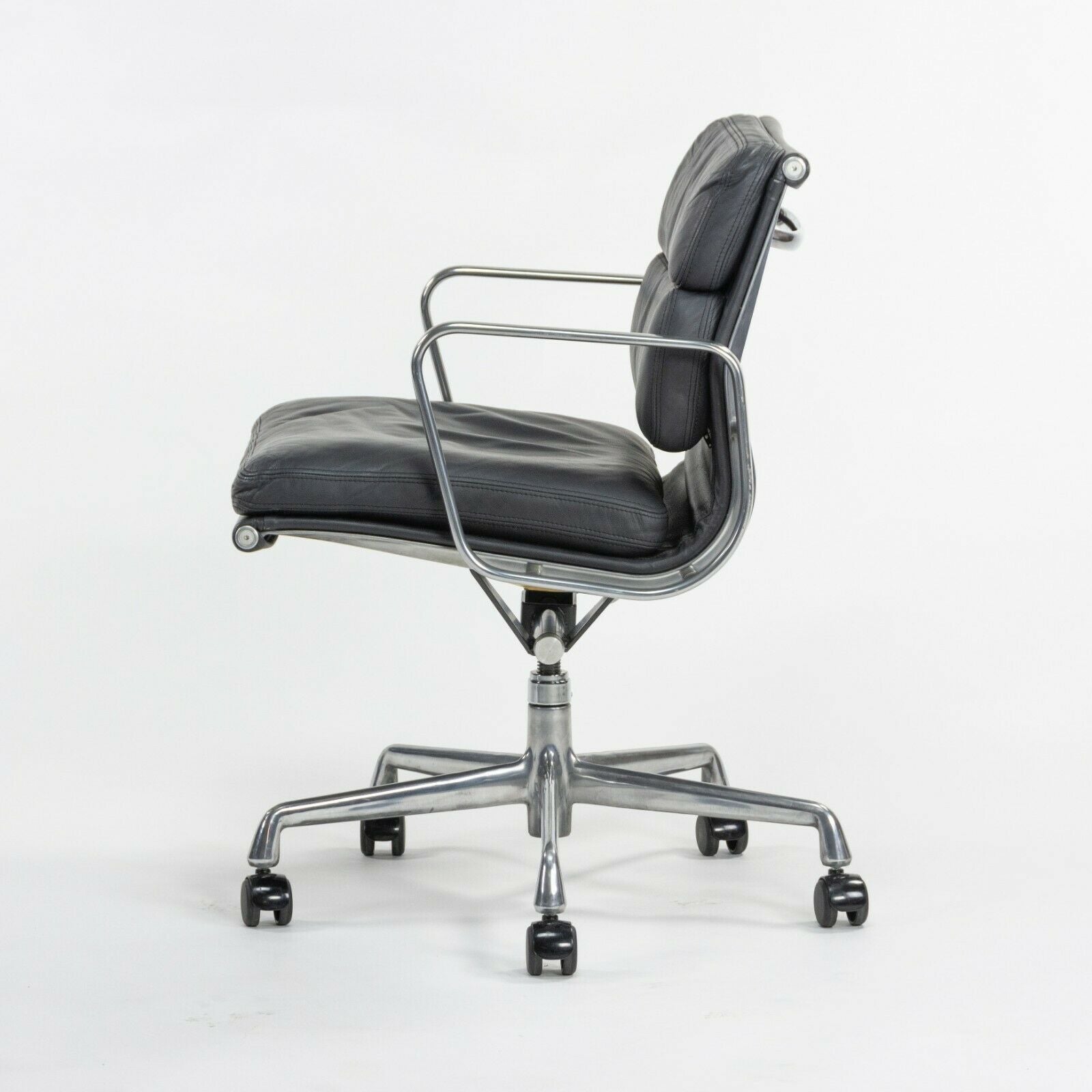 SOLD 1999 Dark Gray Herman Miller Eames Soft Pad Aluminum Group Management Desk Chair