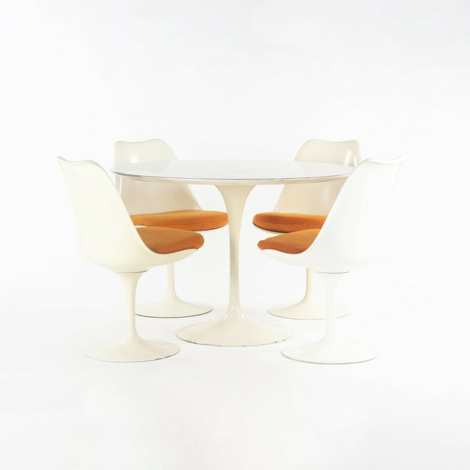 1960s Eero Saarinen for Knoll Tulip Dining Table and Four White Tulip Side Chairs