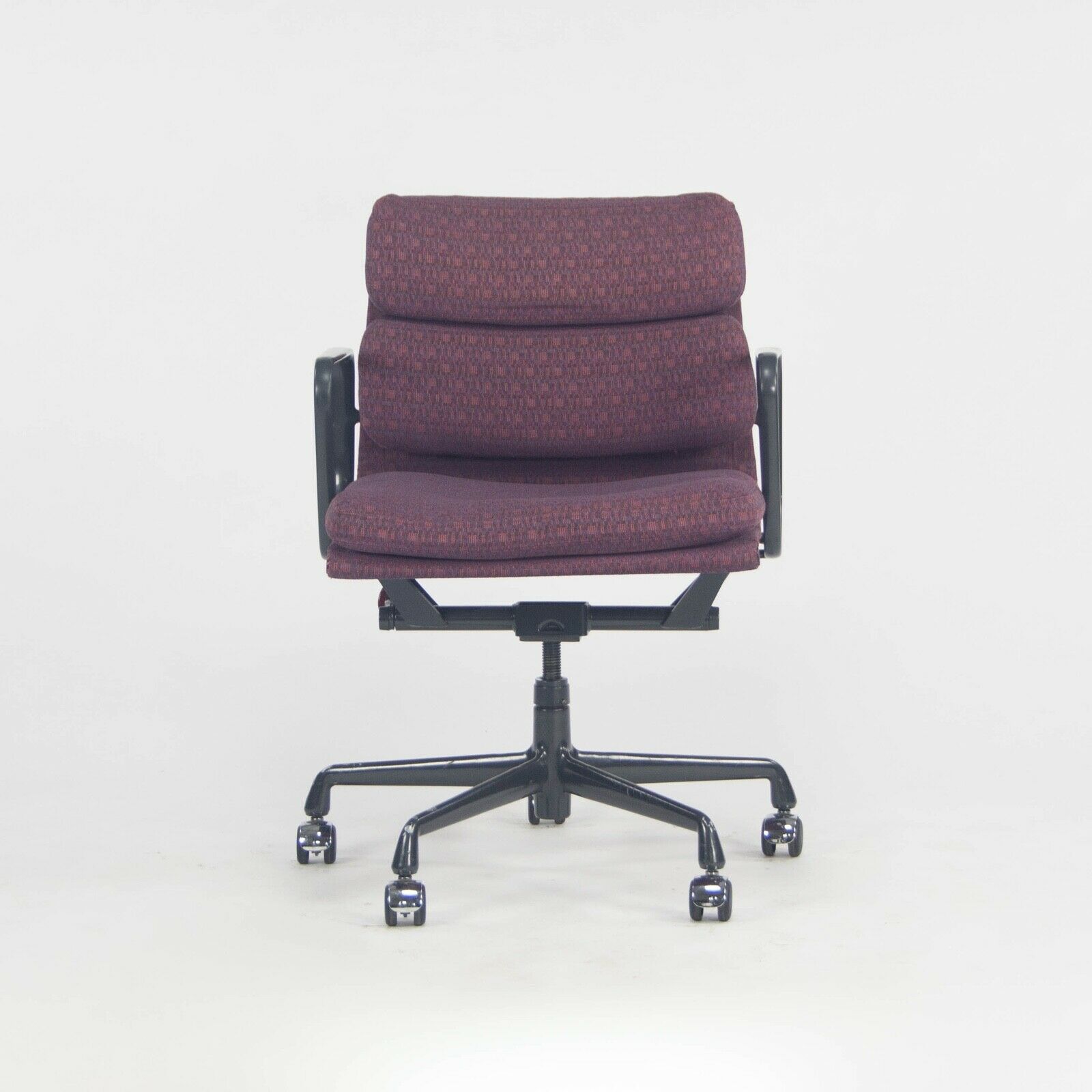 SOLD 1999 Herman Miller Eames Aluminum Group Soft Pad Management Chair Purple Fabric