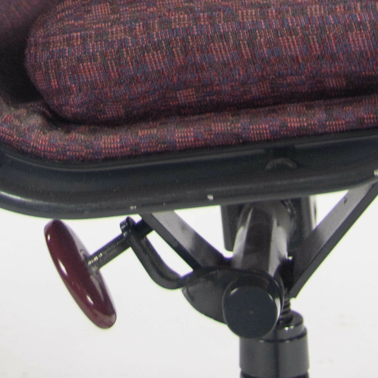 SOLD 1999 Herman Miller Eames Aluminum Group Soft Pad Management Chair Purple Fabric