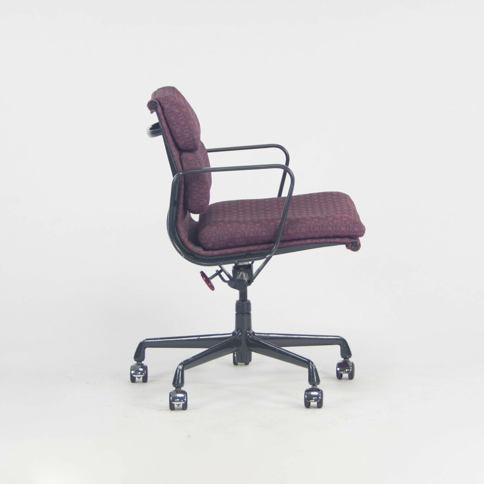 SOLD 1999 Herman Miller Eames Aluminum Group Soft Pad Management Chair Purple Fabric