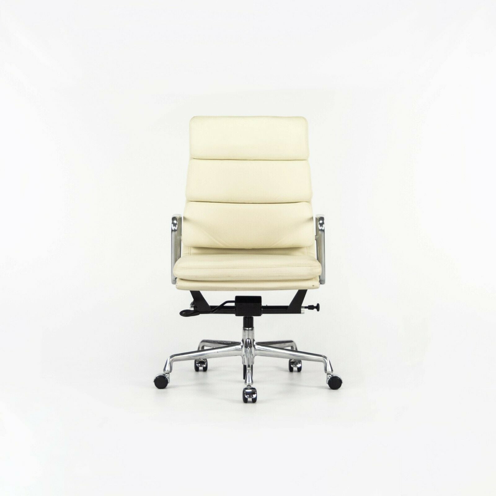 SOLD 2011 Herman Miller Eames Aluminum Group Executive Soft Pad Desk Chair Ivory 12+